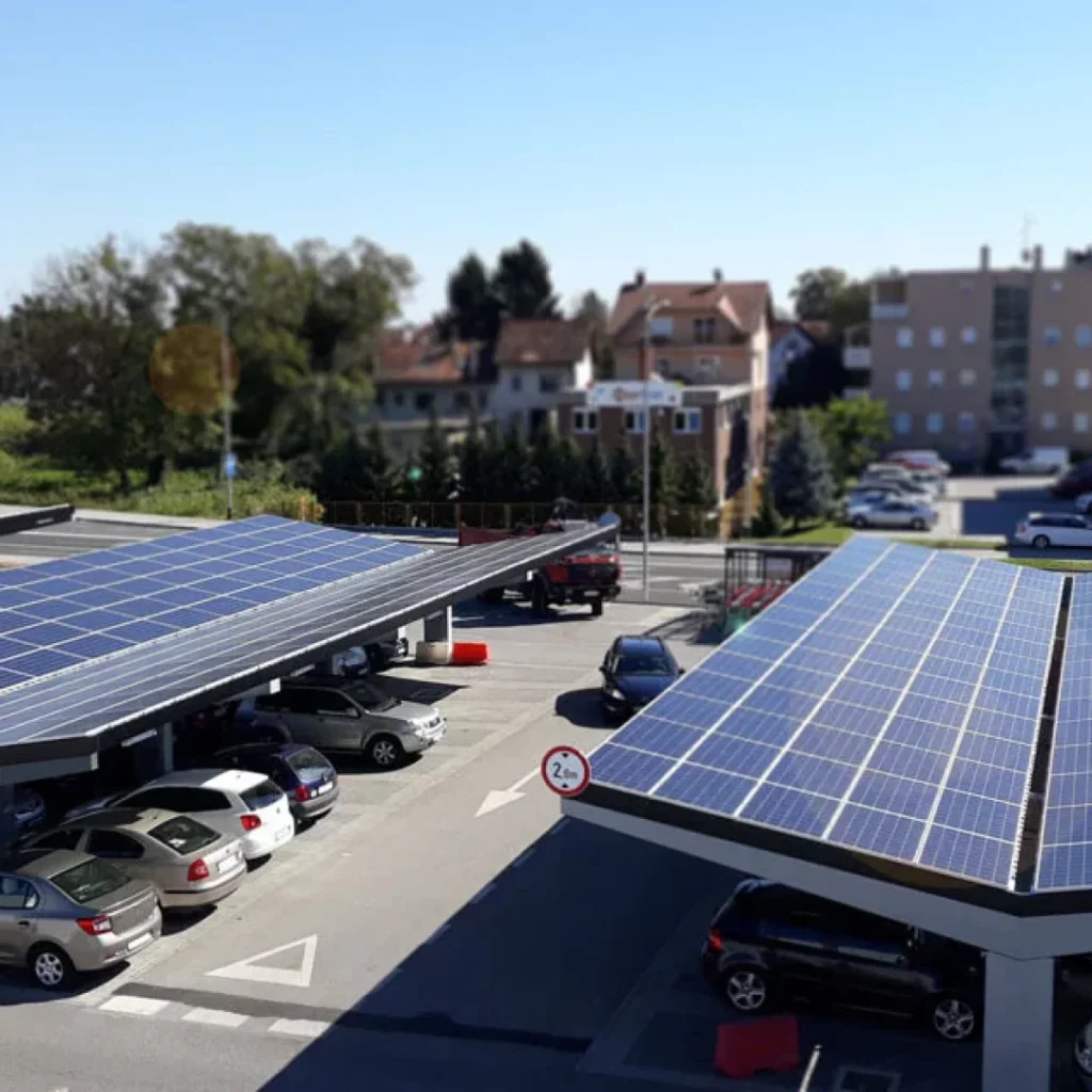 parkplatz mit solar panel